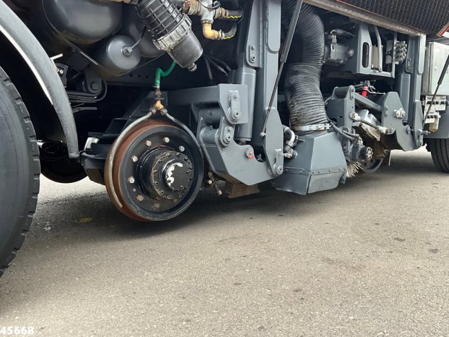 Mercedes-Benz  Axor 1833 4x4 Schörling SORF Schienenreinigungs/Railway sweeper Just 38.680 Km! (23)