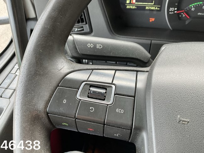 Volvo  FMX 460 8x4 Euro 6 HMF 19 Tonmeter Z-kraan (15)