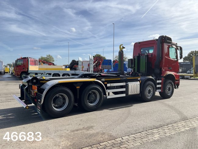 Mercedes-Benz  Arocs 3242 8x4 Hiab 25 Ton haakarmsysteem Just 35.605 km! (3)