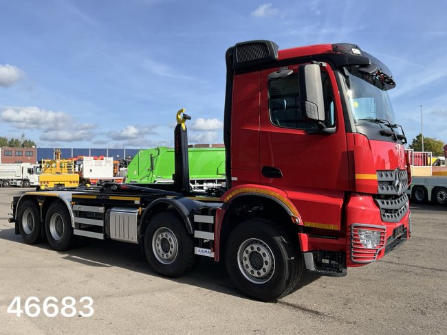 Mercedes-Benz  Arocs 3242 8x4 Hiab 25 Ton haakarmsysteem Just 35.605 km! (4)