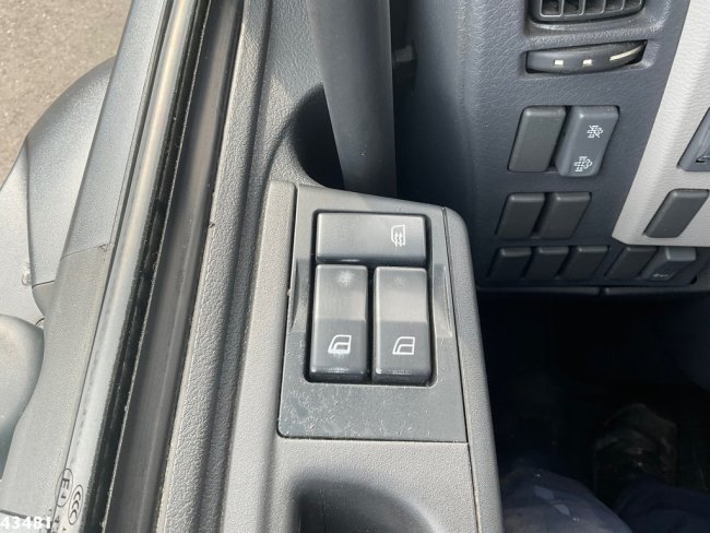 Volvo  FL 250 Euro 6 met Dhollandia laadklep (12)
