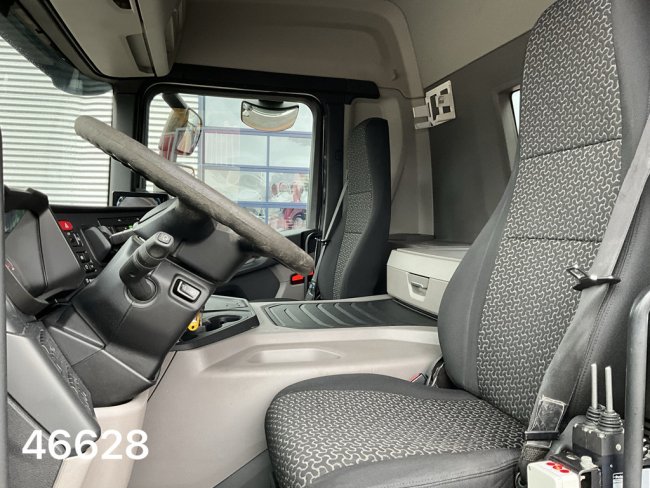 Scania  P 360 HMF 22 Tonmeter laadkraan (21)