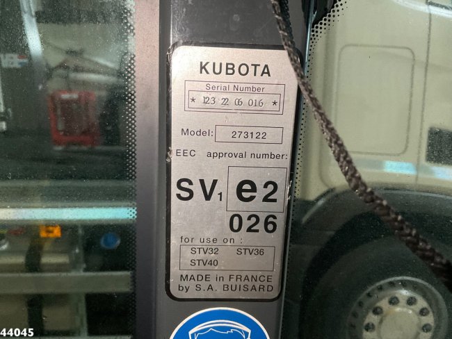 Kubota  STV 40 4WD Wegdekreiniger (19)